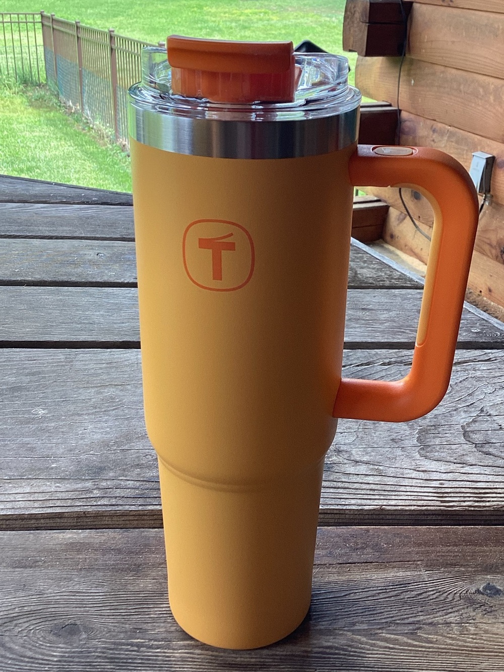 Tupperware Big T Tumbler - 37 ounces in Apricot